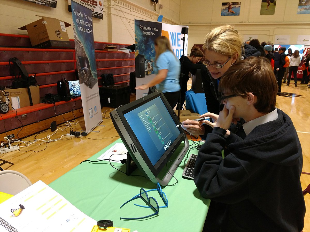 UDTCorp's tweet image. UDT team member Terry Chandler hosted a table at the Seminole County #TechFest XI, organized by the Crooms Business Advisory Council! @udtcorp  showcased the latest in #STEMEdTech, while Sharon Pobjecky from @samlabs &amp;amp; Kristine George from @zspace engaged with the students. #tbt
