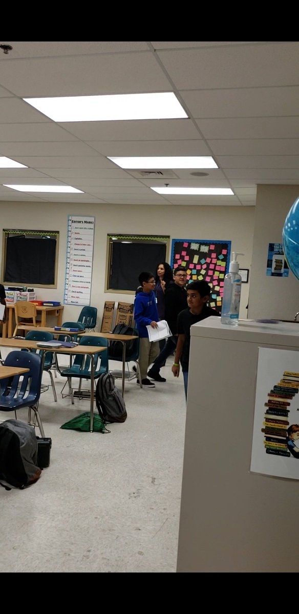 Glades_Literacy's tweet photo. Using the Four Corners strategy using FSA-style articles to cite evidence from text in Ms. Diaz's 6th grade ELA Cambridge class! #ABCD #proveyouranswer #findtheevidencefromtext #FSAcrunchtime @Glades_MS https://t.co/3GvQYC6WvE