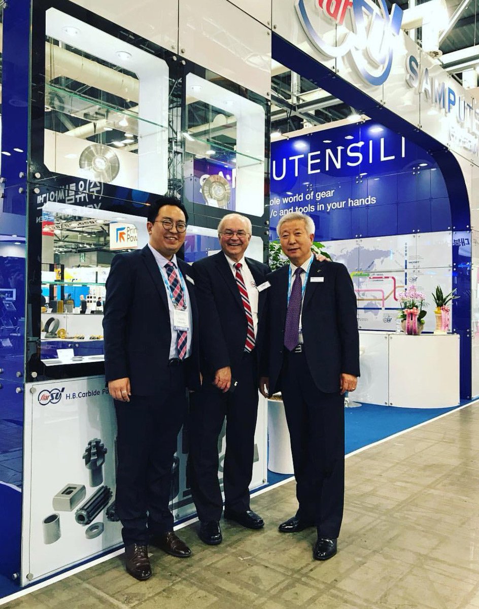 StarSUllc's tweet image. Mr. Lee Sr. and son Mr. J.S. Lee welcome Star Cutter Company Chairman Brad Lawton to #SIMTOS. Visit us in hall 7, booth 6-02. #GearTools #CarbideTools  #Manufacturing #CuttingTools #MachineTools @SAMPspa
