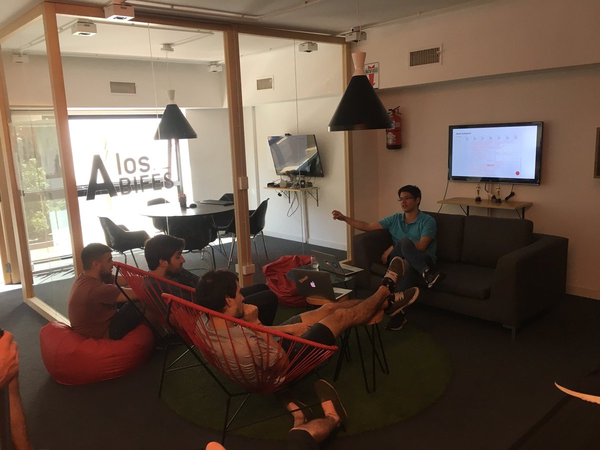RestorandoEng's tweet photo. En la #lightning⚡️ de hoy, @dgrandes @emibivachi #JP y #Pabli nos cuentan la experiencia de haber viajado a #SanFrancisco para participar en el Launchpad de #MachineLearning de #Google 😱👏🏼💯 https://t.co/6kf6MNInLv