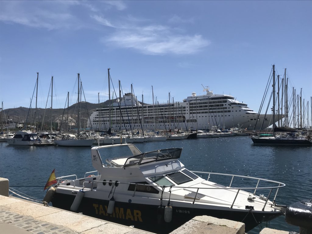 #Cartagena vuelve a recibir una doble escala, nos visitan los cruceros #SevenSeasMariner de #RegentSevenSeas y #Corinthian de #GrandCircle! @PuertodeCtg
