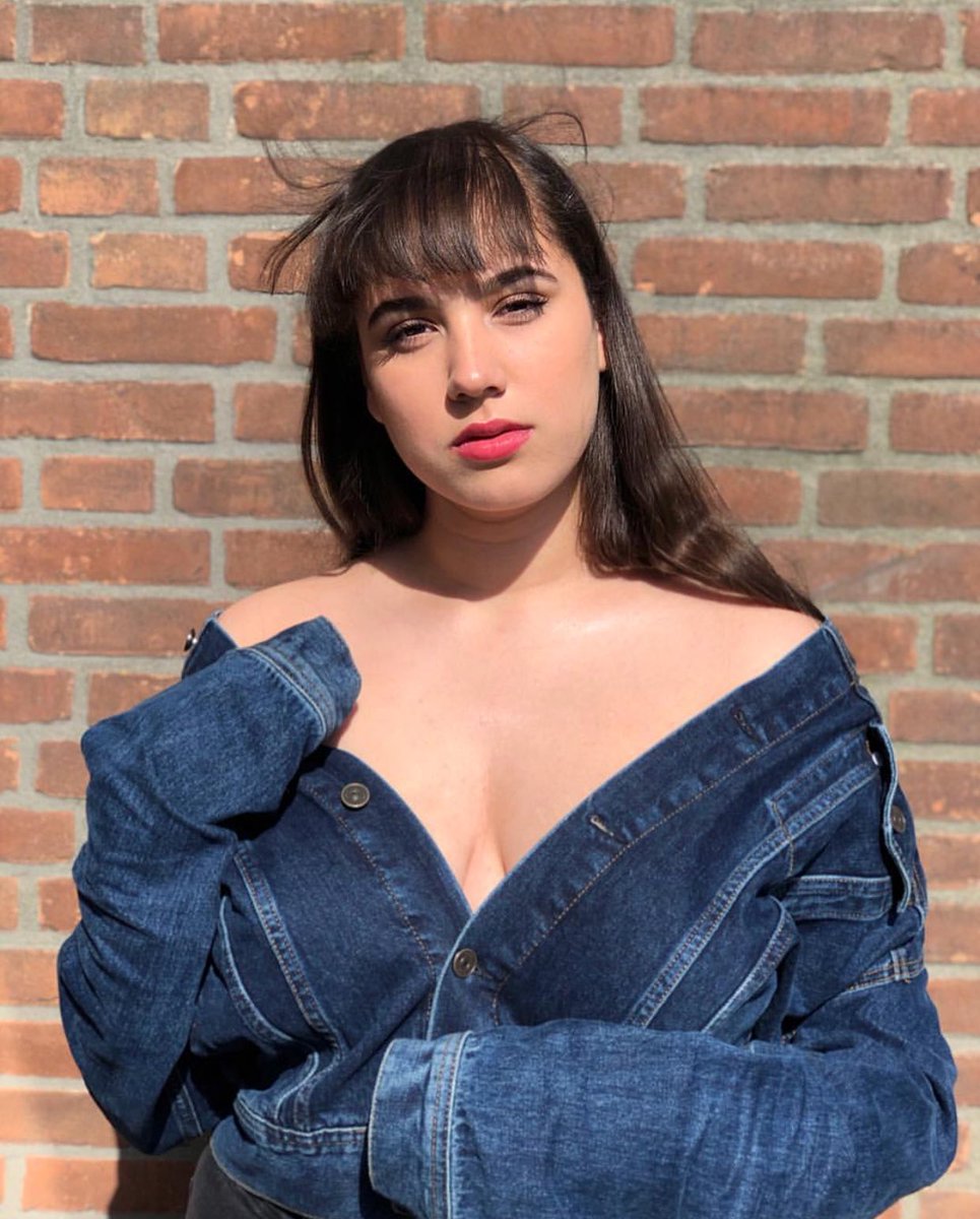 niallsflckr's tweet photo. Sooo this is my best friend and she should be a MODEL !! 
She’s honestly one of the prettiest ppl I’ve ever met !! She is so photogenic and also has the biggest heart. She’s super kind and sweet. Beautiful inside and out she deserves the WORLD !!!! can she please go viral ? https://t.co/wpIEZmwpKk