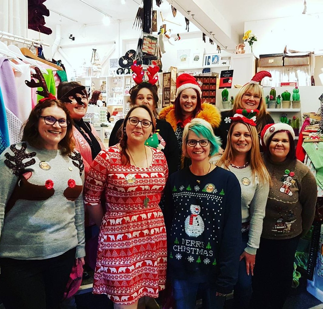 ourhandmadecoll's tweet photo. Today's @pencilmeinshop #Myshoplife2018 is #Team. We couldn't run the shop without the aid of the very fab @LifesBigCanvas @GemstoneBoutiqu who are just THE BEST EVER! 😍
And, our awesome #Ohcmakers who join us at our special events and don't mind wearing Xmas Jumpers in Oct 😂 https://t.co/khZfK1dW4m