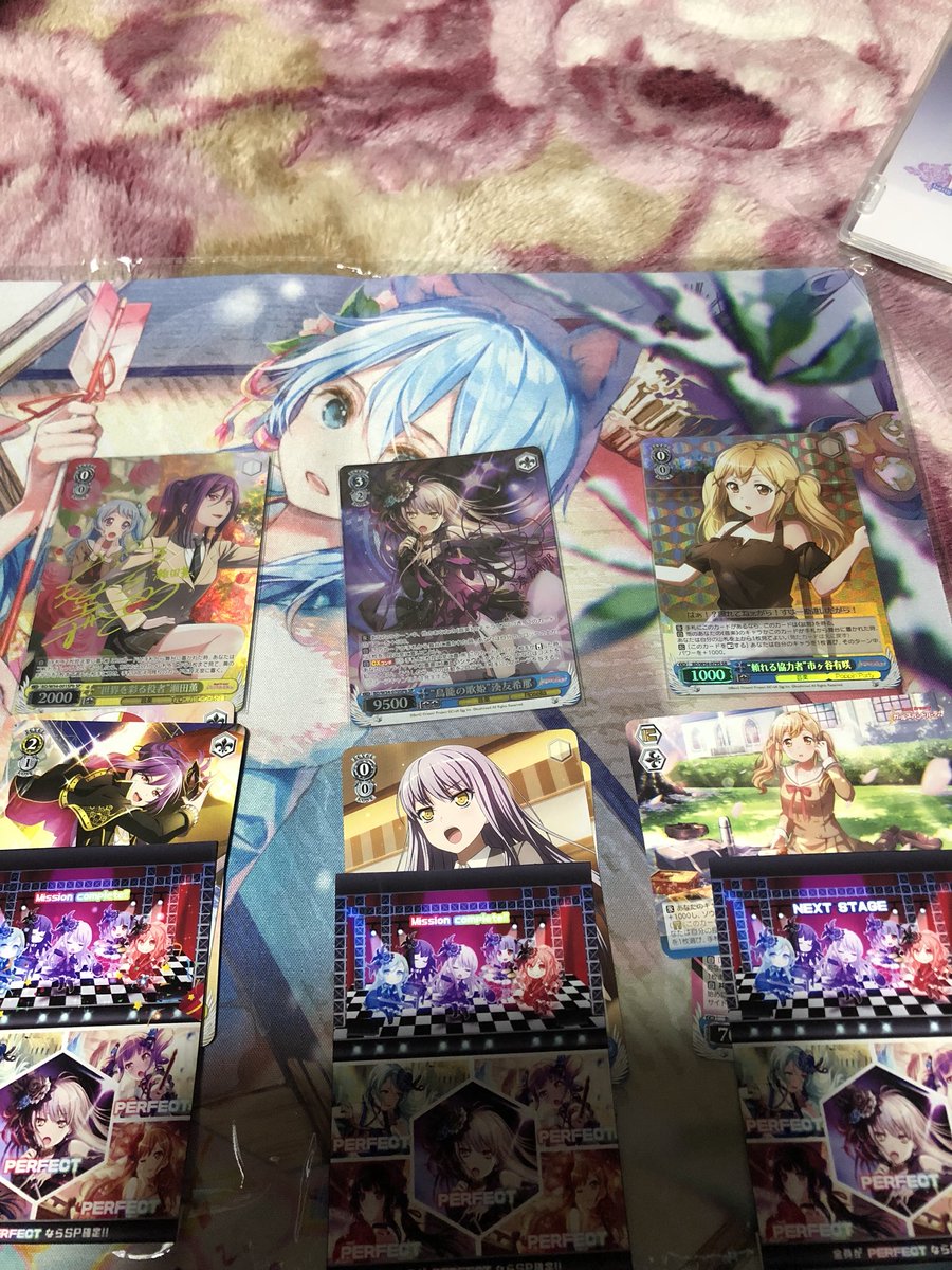 RkYuji's tweet photo. オリパ2525(@oripa2525)さんより、クリスマスプレゼントが届きました！
内装の中にも自分が好きなリサと友希那でこの箱も大事にします！
素晴らしい演出で大好きな友希那とSRの有咲が出て、拝んでしまいました！
また買わせていただきます！ https://t.co/6Uu7nvWNlp