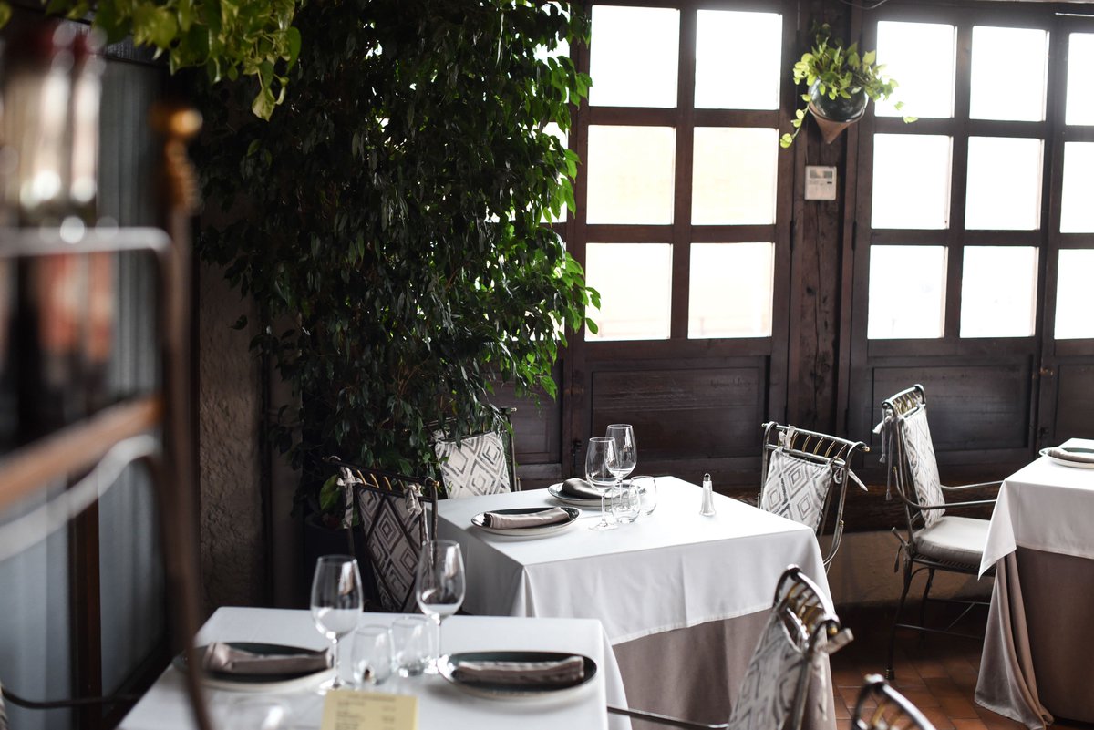 Conexhostelera's tweet photo. Hoy queremos dar la bienvenida, nada más y nada menos que a un restaurante con más de 100 años de historia: @CasaPedroRest En el siguiente artículo podrás conocer un poco más acerca de su legendaria historia en el pueblo de Fuencarral, Madrid. https://t.co/QfMOMWjXuB https://t.co/VD4fM2ooSY