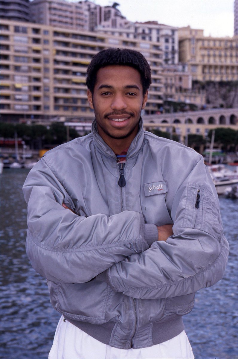 Throwback to the nineties when <a href="/ThierryHenry/">Thierry Henry</a> mastered the oversized trend with our iconic bomber ⚽️💯
-
Via <a href="/sofoot/">SO FOOT</a> 
-
#thierryhenry #thierryhenry14 #asmonaco #arsenal #football #legend #tbt #throwbackthursday #iconsinschott #schott #schottnyc #schotteurope #bomber #oversize