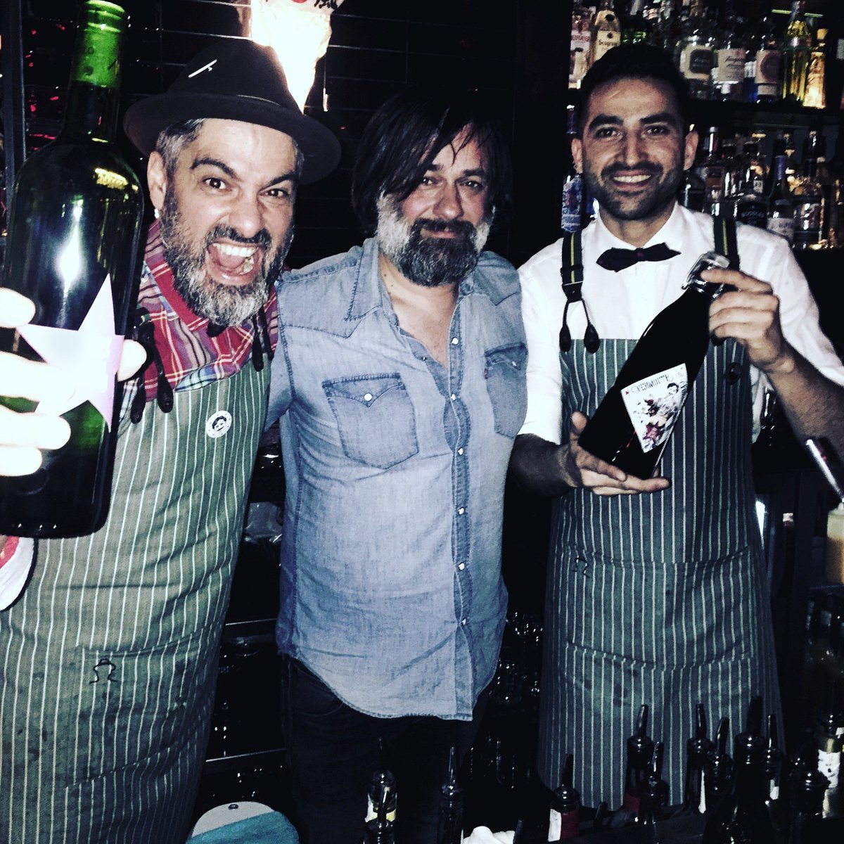 VermouthForzudo's tweet photo. Ayer estuvimos de visita en #SalmonGuru 🤘🏻puro espectáculo🤘🏻en #Madrid y aquí tenemos a los fabulosos canallas @DiegoCabreraBar , @AdrianSehob y Juan Luis de @CdA_onweb y #vermouthforzudo Muchas gracias por atendernos!! 🤘🏻❤️🤘🏻#bartenders #aperitivo #vermouth #vermú https://t.co/4hMLU9623Z