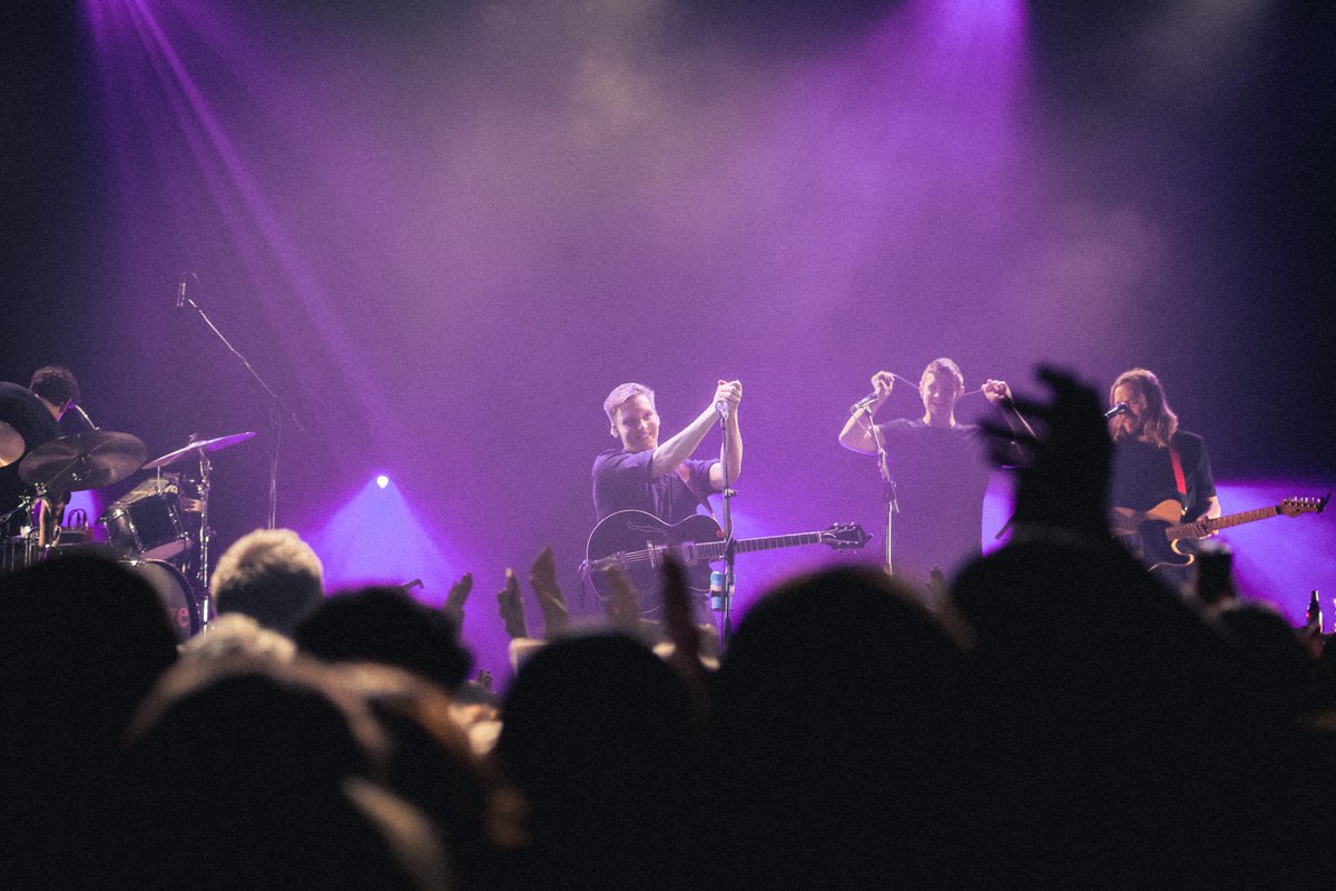 george_ezra's tweet photo. BIRMINGHAM 💜 You couldn’t have been sweeter, last night was an absolute pleasure, thank you X 📸 @paint_studios https://t.co/e8UXKXzLxB