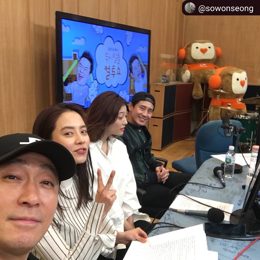 D-Day! Finally, movie #WhataManWants is on air in Korea! Fighting! Selfie of 4actors #LeeSungMin #SongJiHyo #LeeEl #ShinHaKyun at SBS Cult two show (cr. ins@ sowonseong) #송지효 #宋智孝...