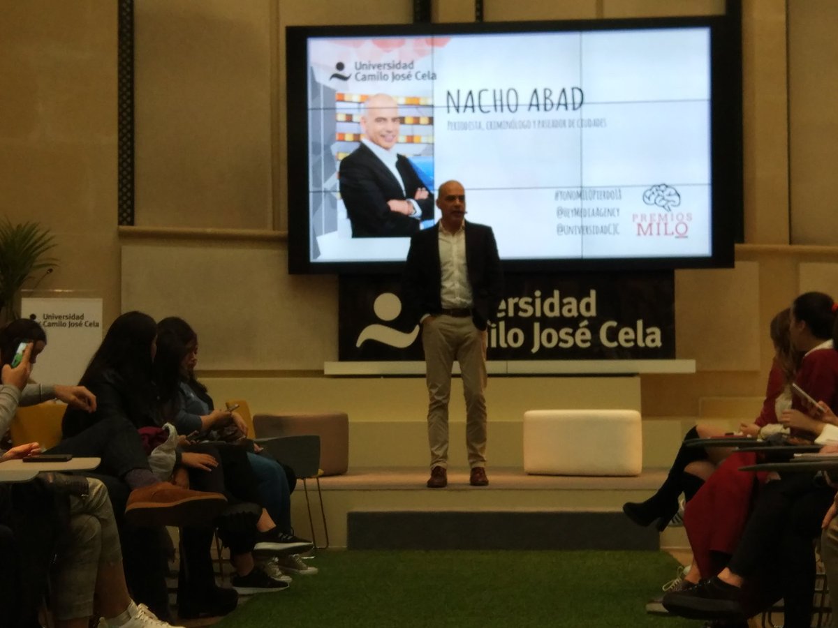 HeyMediaAgency's tweet photo. Sube al escenario nuestro último ponente. @Nacho_Abad de @EspejoPublico nos cuenta su experiencia como periodista 📰 y criminólogo 🕵️ #PremiosMilo18 #YoNoMiloPierdo18 https://t.co/vaWi6ReumH