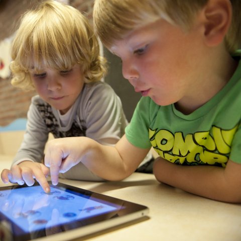 BiebLekIJssel's tweet photo. De Media Ukkie Dagen komen eraan! Kleintjes &amp; #tablets, #schermtijd, #apps voor ukkies? Jazeker! Hoe doe je dat? Wij helpen je graag! https://t.co/mUZEeujlhQ #MUD18 #media #kinderen  @MediaUkkies ^id https://t.co/S1xMIp0acG