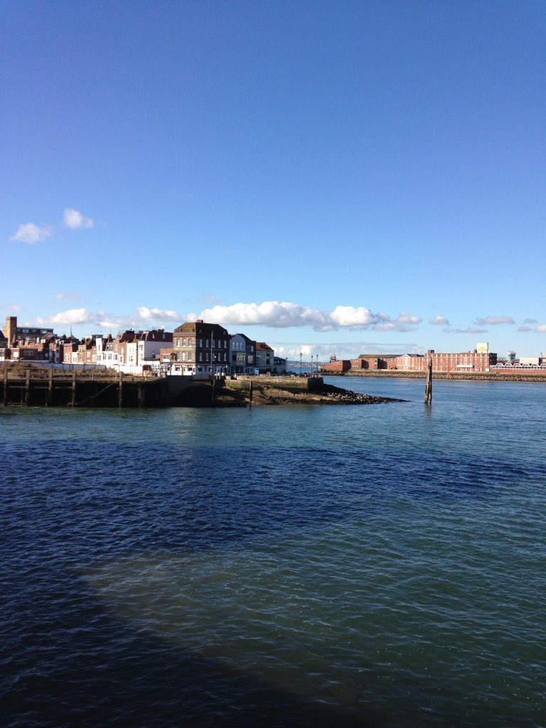 hisnibsjones's tweet image. Up early for a run in the sunshine - what a difference some good weather can make! #Southsea #runtagit #nikeepicreact