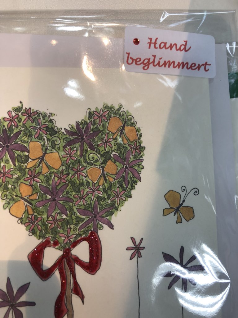 Die wundersame deutsche #Wortschöpfung „beglimmert“ wird noch veredelt durch das Prädikat der #Handarbeit: „handbeglimmert“. #grusskarten #postkarten #deutschesprache #mehrglitzer 🤩✨