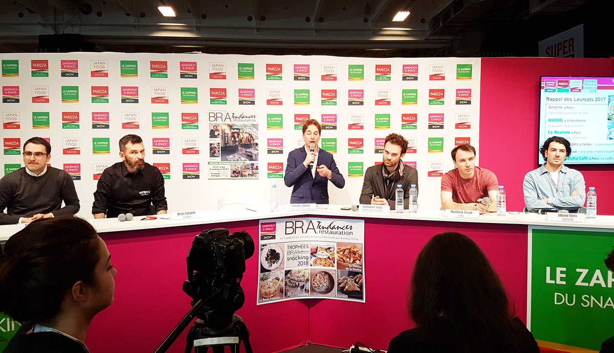 [Le Zapping du Snacking] Le plateau des lauréats des Trophées @BRATendancResto 2018
Better Primeur : Alexandre Caby
Escrocs : Denis Lanarde
La Maison de la Poutine : Guillaume Natas
Liife : Matthieu Tissot
Saucette : Adrien Clerc