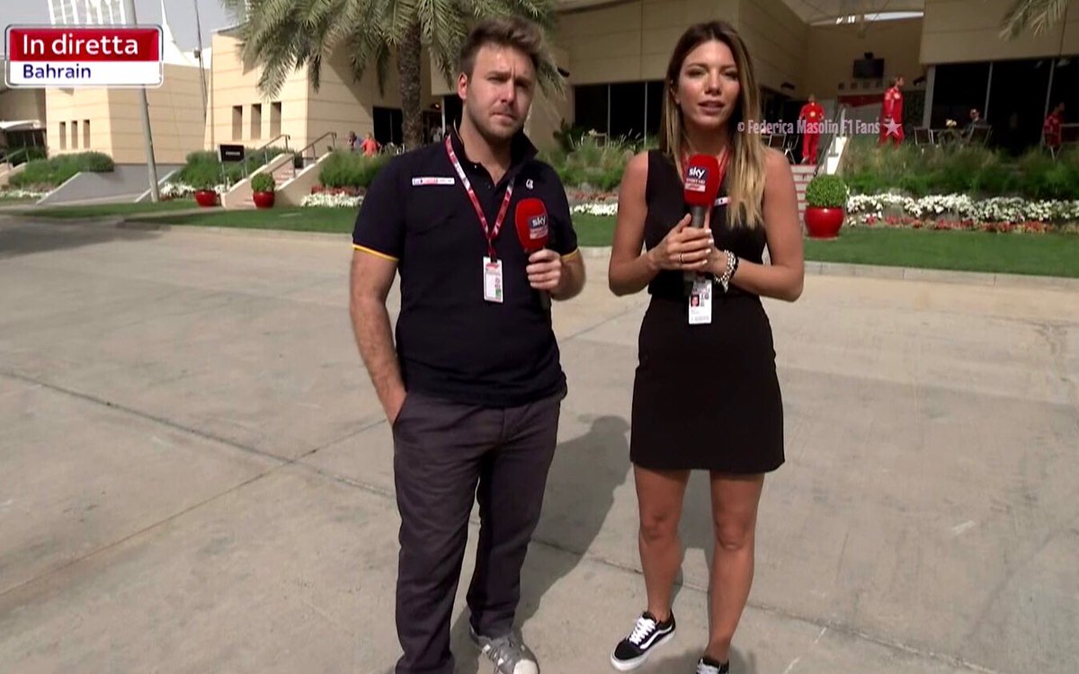 FMasolinF1fans's tweet photo. Con il classico collegamento su #SkySport24 @FedericaMasolin ci ricorda l’appuntamento con la conferenza stampa dei piloti in onda tra poco su @SkySportF1HD!
#Feder1ca #FedericaMasolin #superFede #SkySportF1 #SkyMotori
#competenzaeprofessionalità #VieninpistaconSky #semprealtop https://t.co/LA529rO6T3