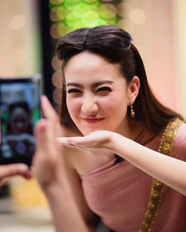 [Cr. kartoonkan] You can count on me like one, two, three I'll be there. ☺️😳 #taewaew_natapohn