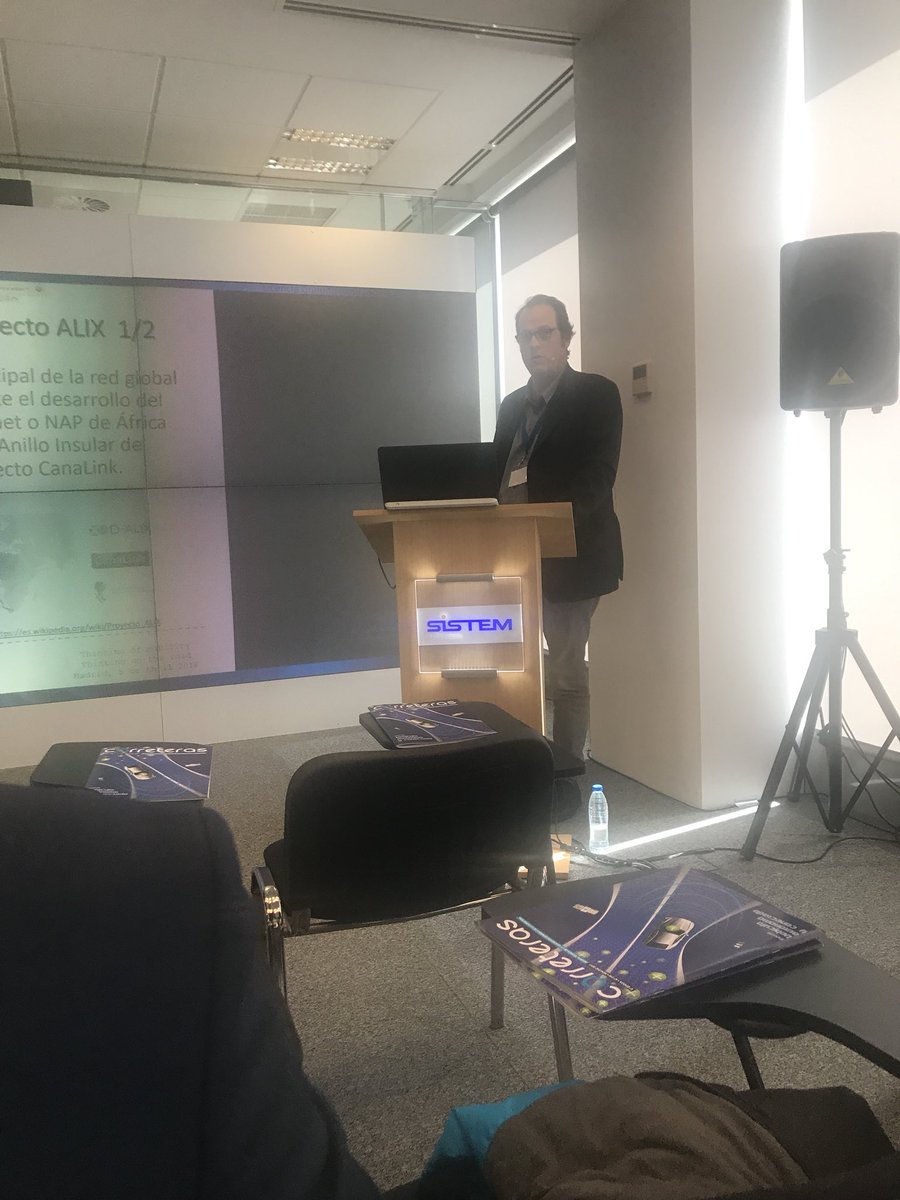 aec_thinktank's tweet photo. #AECLab Miguel Pintor @CabildoTenerife, reflexiona en su intervención sobre sistemas no intensivos de medición de la velocidad. #ProyectoALIX, potente anillo de fibra óptica que rodea la isla https://t.co/WDklPOyQTH