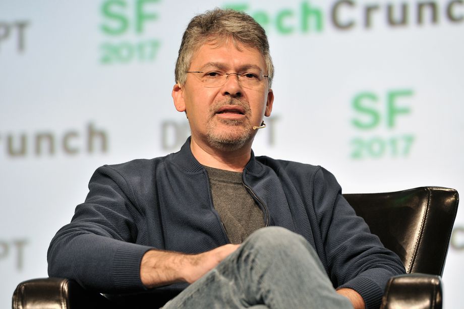 Innowyn's tweet photo. John Giannandrea, #Google’s former head of search &amp; artificial intelligence joining #Apple to lead its machine learning and AI strategy efforts.👈👈🙂🤔
Read More Click Here: https://t.co/VKzHWO1cBd https://t.co/q1QkhVvRJJ