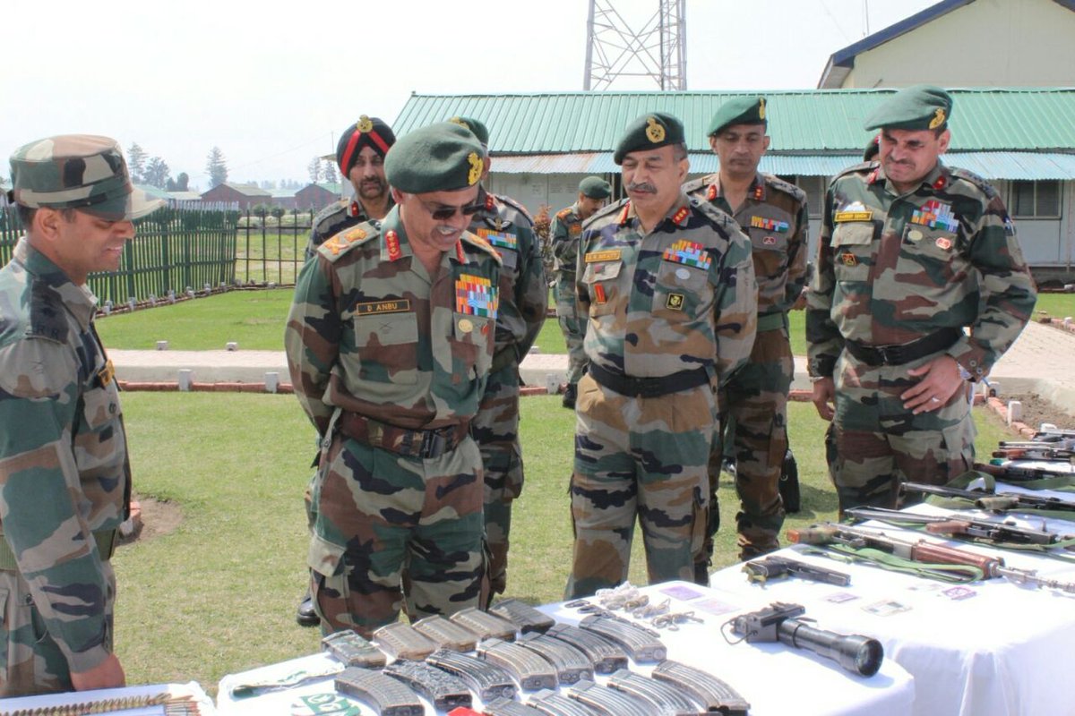 #ArmyCdrNC Lt Gen D Anbu visits Kashmir Valley #reviews security situation after recent counter terrorist Ops in #South_Kashmir accompanied by #ChinarCorpsCdr. #Compliments the #Troops on their success & high standards of #Professionalism @adgpi @NorthernComd_IA