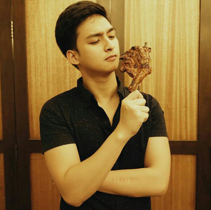 KVnaticsBohol's tweet photo. Fave photo so far. Hehe peace @kylevergara HappyBdayKyleV https://t.co/w85beKEvA1