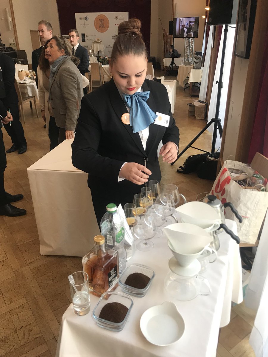 TropheeDelair's tweet photo. [EPREUVE RITUEL AUTOUR DU CAFE]

La matinée s’achève autour du rituel du Café, une épreuve élaborée par Mickael McCauley des @cafesrichard   
#EstebanValle
#StephaneTrapier 
#EmmanuelTanfin 
#SebastienDevos
#EricRousseau

#epreuve #cafe https://t.co/rNkczgGEhM