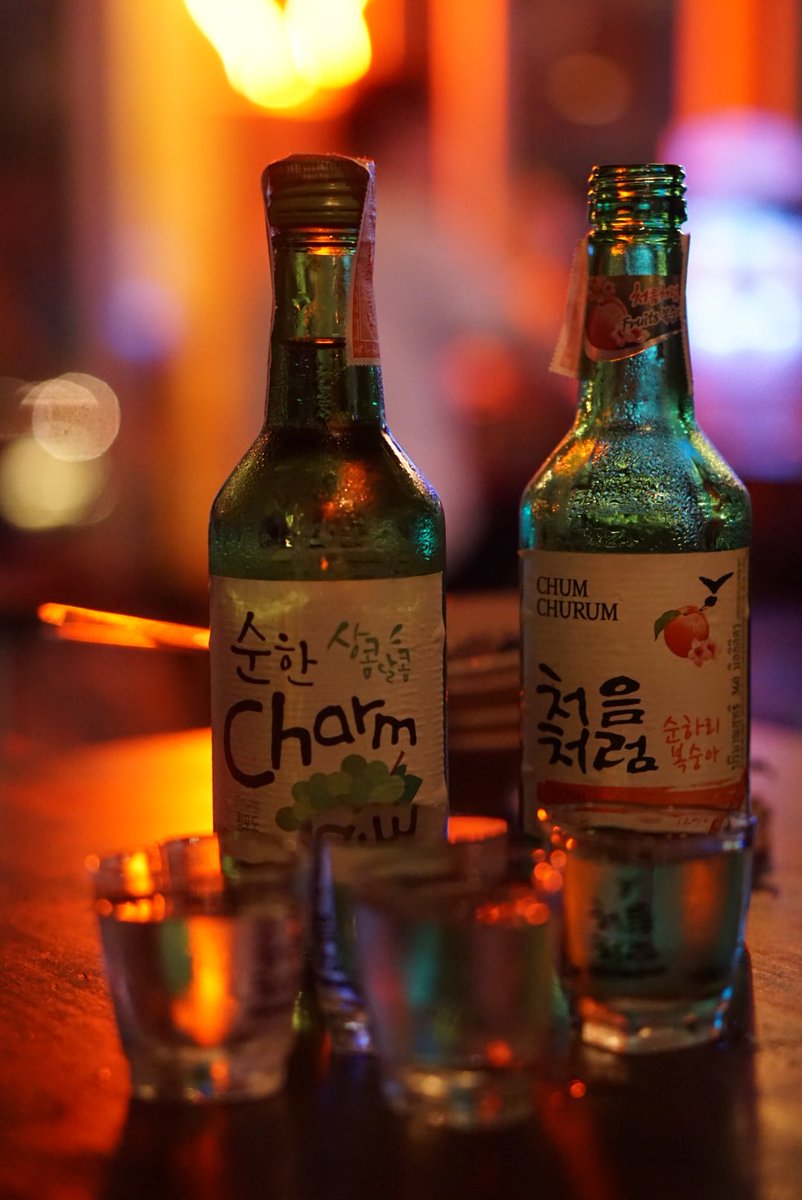 eatravelforyou's tweet photo. 🇰🇷 Kiki Korean Bar เอกมัยซอย10 🇰🇷 บาร์เกาหลีแท้ๆ เปิดแต่เพลงเกาหลีมีทุกวงจ้าา!! เพลงไหนเต้นได้ลุกเต้นเลย อปป้าเจ้าของร้านที่ชื่อเจไดหล่อมากก😍 ใครเป็นk-pop lover ควรไปอ่ะ ☑️*ต่ำกว่า20เข้าได้* https://t.co/v9SOl2U7J6