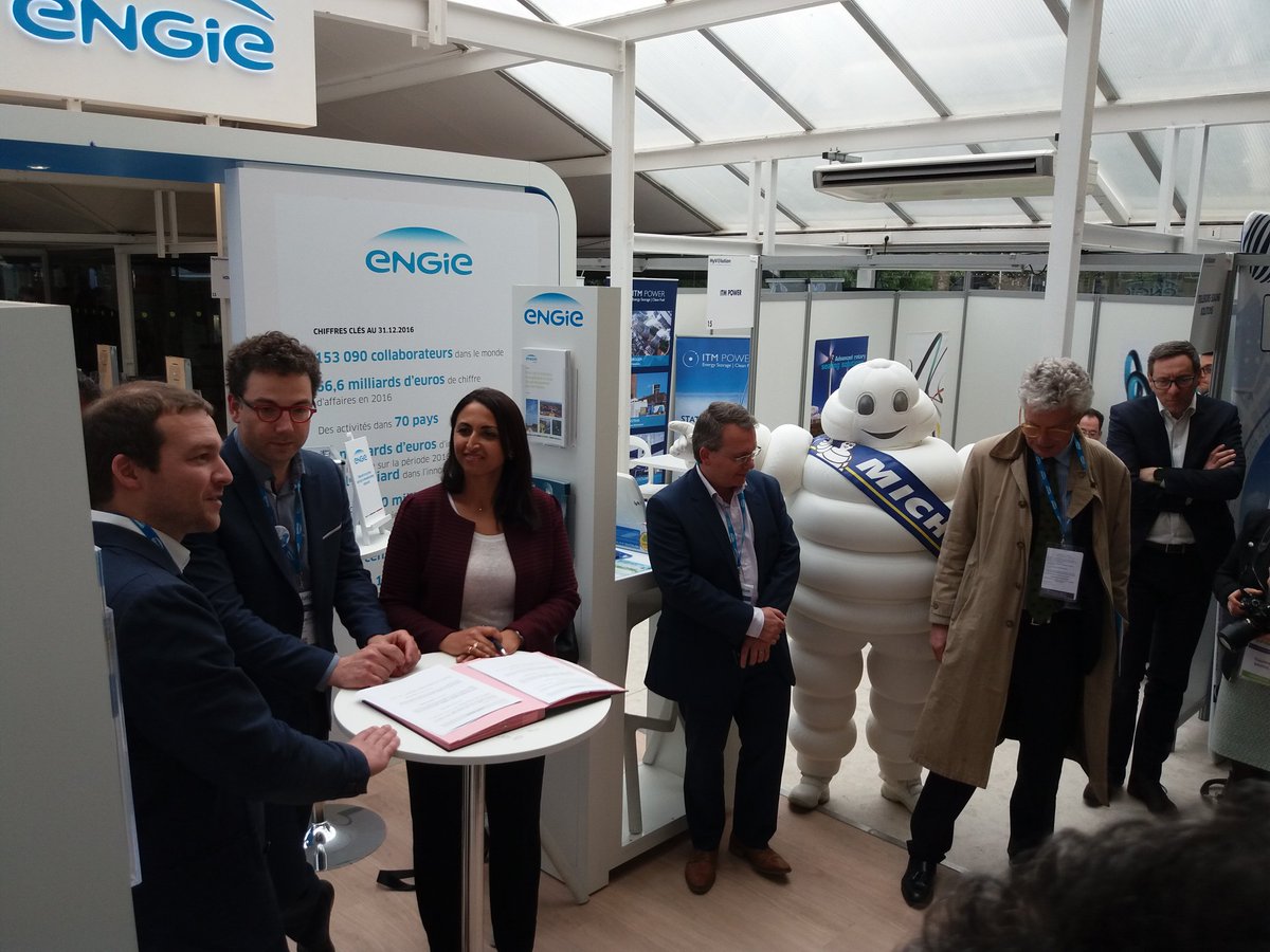 SmileSmartGrids's tweet photo. L'installation d'un système de production d'#hydrogène renouvelable pour l'usine @Michelin de Vannes, avec @MorbihanEnergie @regionbretagne @CaissedesDepots et @ENGIE_CofelyFR, est un projet accompagné #smilesmartgrids. #smile2business #Hyvolution2018 https://t.co/neXLxtHMht