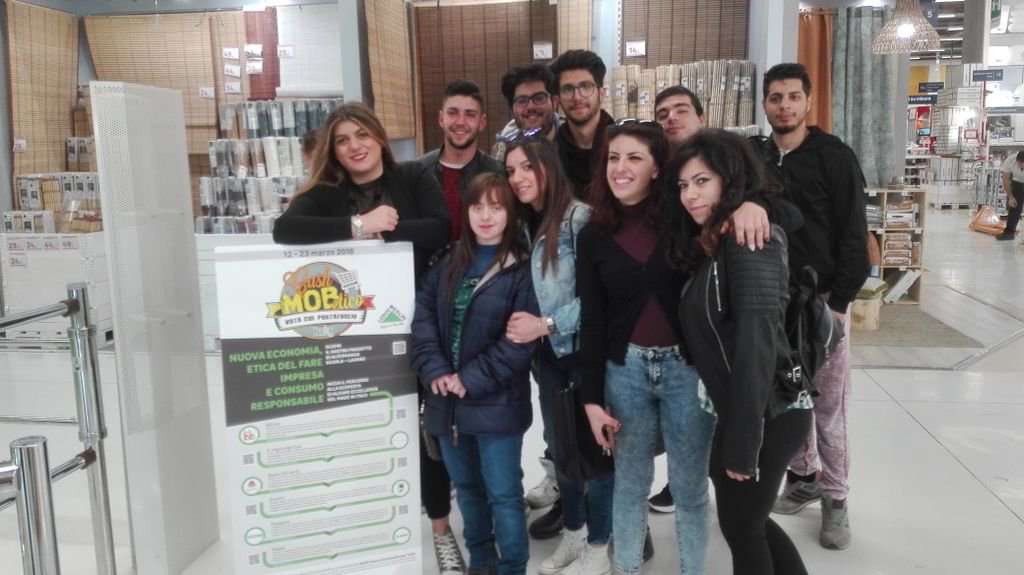 NeXteconomia's tweet photo. Dopo due sett. di #CashMobEtico nei negozi #LeroyMerlin #Italia, ecco la gallery con gli scatti dei ragazzi: votate la vostra foto preferita e l’azienda più sostenibile! 
Grazie a #Bossini #BBLine #Vigolungo #Mapei #Polyglass #Boero @CSR_LeroyMerlin 
https://t.co/BA7Ix3X8pV https://t.co/RW1juRow8v