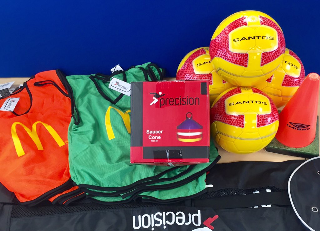 l FREE COMPETITION l
Your chance to win this set of coaching goodies⚽️

Follow us, RETWEET &amp; comment how you would use the prize to enter✅

Competition ends Thursday 12th April at 5:00pm 

(Must be able to collect from SHCFA Office - S9 1BN) 

<a href="/SDJSFL/">SDJSFL</a> <a href="/DDJSFL/">DDJSFL</a> #win