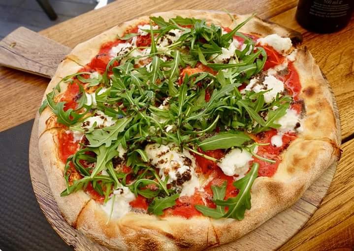 SAEKOHAMADA's tweet photo. PIZZA DAYTONA at DAYTONA MOTOR Passion PUERTO BANUS. Home made Italian Kitchen on Av. Julio Iglesias close by Plaza de Antonio Banderas NEXT to Cinema Puerto Banus Teatro Goya. #Marbella #CostadelSol #DEYTONA #PuertoBanus #italiankitchen https://t.co/IY1T8ammDY