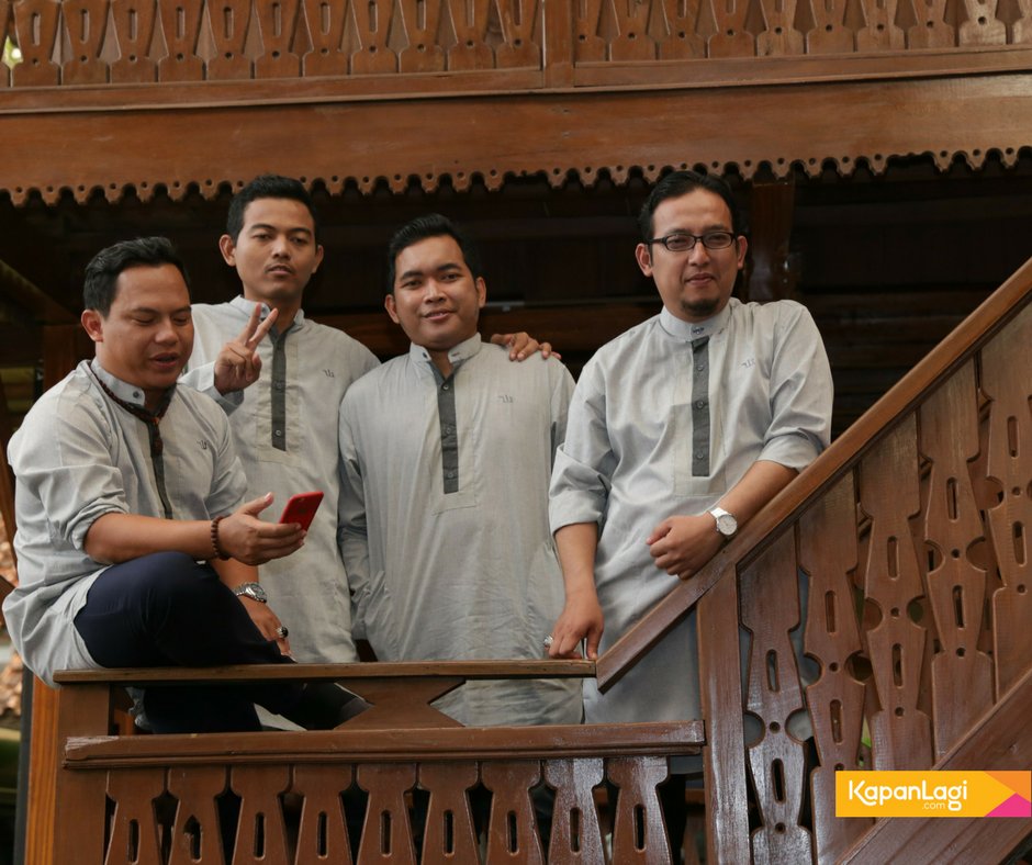 KapanLagicom's tweet image. Sholat Jum'at memang tidak membuatmu jadi GANTENG, tapi buat para cewek jadi yakin kalau kamu calon IMAM yang baik. Setuju KLovers? #KapanLagi #WaliBand