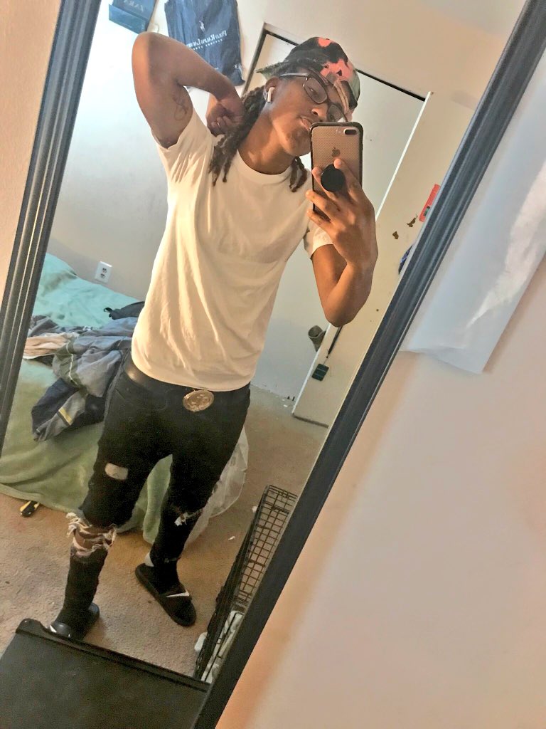 _TootieeWHATT's tweet photo. #LGBTExcellence am i even worthy 🤔🤦🏽‍♀️ https://t.co/beuKktEAXf