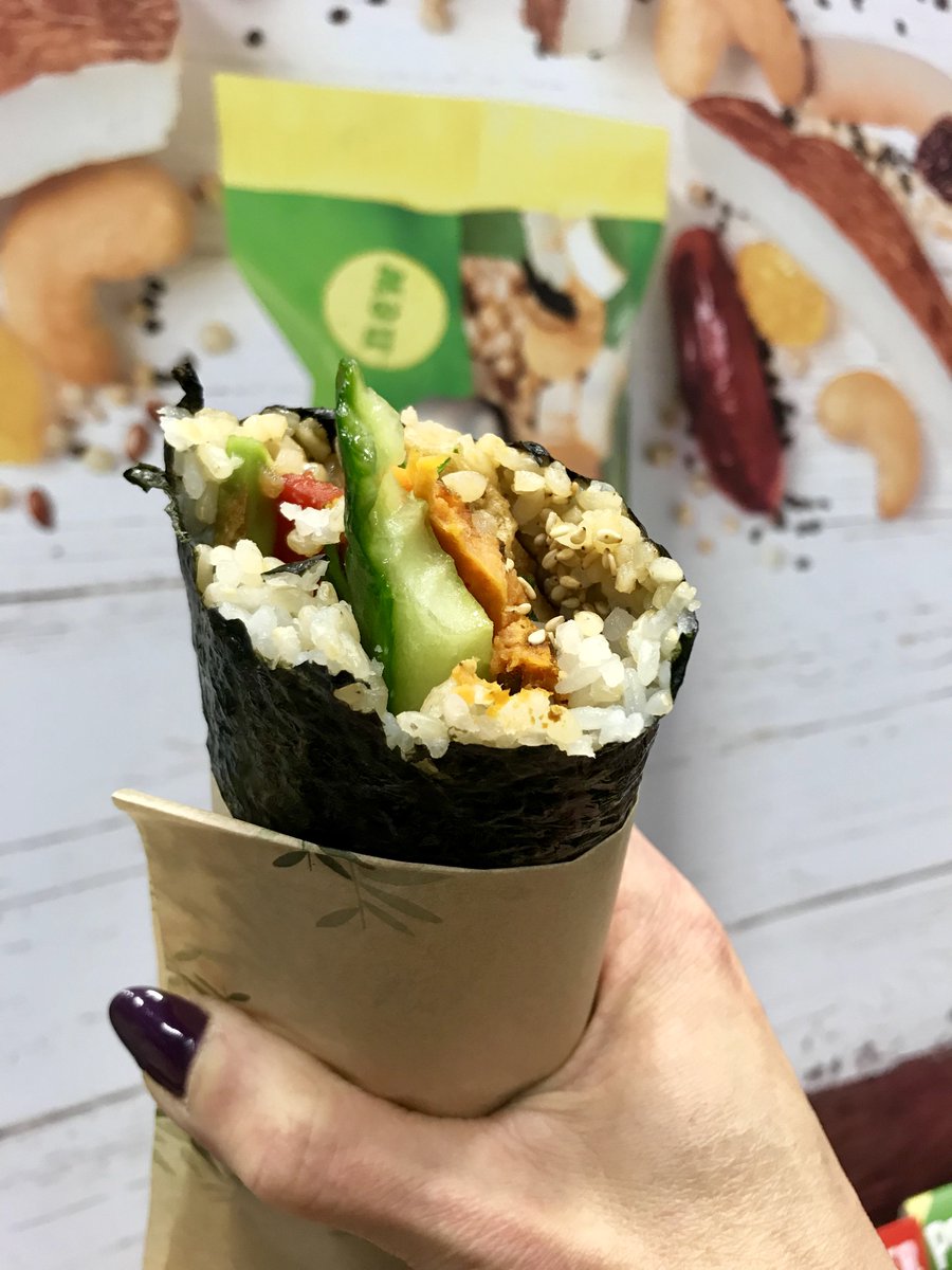 Perkierfoods's tweet photo. We LOVE @thehappymaki vegan sushi... simply yummy! 😋💚 What are your exciting veggie food discoveries?😋

#VeggieHour🕐
#Vegfest #VegfestBrighton #vegan #plantbased #sushi #veggie #glutenfree #dairyfree #perkier #GetYourPerkyOn https://t.co/76DD10inL3