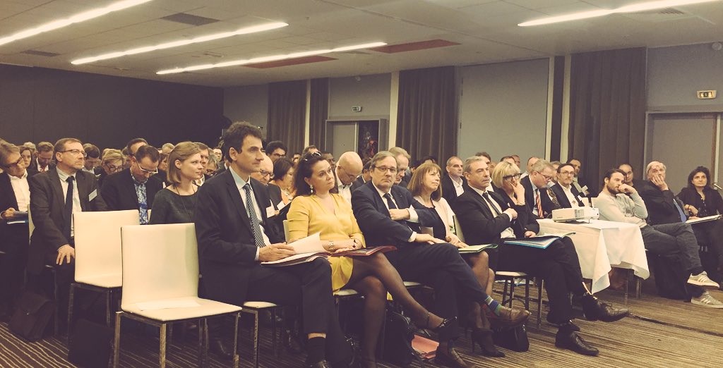 fede_competence's tweet photo. 📸 Le Président @JeanWEMAERE inaugure l’Assemblée Générale annuelle de la #FFP !
« Les enjeux de notre profession sont considérables, la #formation accompagne la transformation des métiers & de notre économie »
#AGFFP https://t.co/OTaCUeJXum