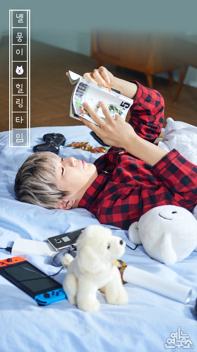 Kangstar_1210's tweet photo. 벌레젤리랑 바나나과자랑 준비완료!옴뇸뇸 #오안뇽_정규됐다니엘 
 #강다니엘 #이불밖은위험해
#KangDaniel #姜丹尼尔 #カンダニエル #คังแดเนียล #워너원 #WannaOne https://t.co/ciyW88v6XM https://t.co/bH4LlFlUFn