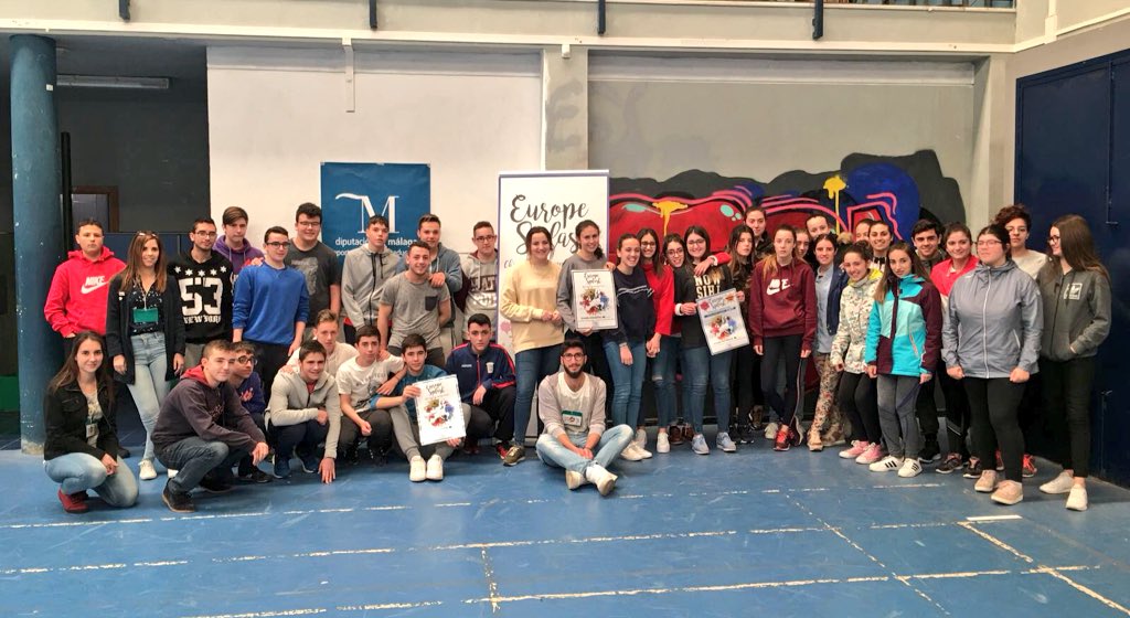 juventudmlg's tweet photo. Hasta 45 jóvenes de entre 16 y 17 años han participado hoy en la I Jornada Informativa #EuropeSplash celebrada en el IES ITEBA @AytoTeba . Durante la jornada, han podido conocer las diferentes posibilidades que ofrece la movilidad europea. #Málaga #JuventudMálaga @CrIsToBaLcOiN https://t.co/xNng6iLMdc