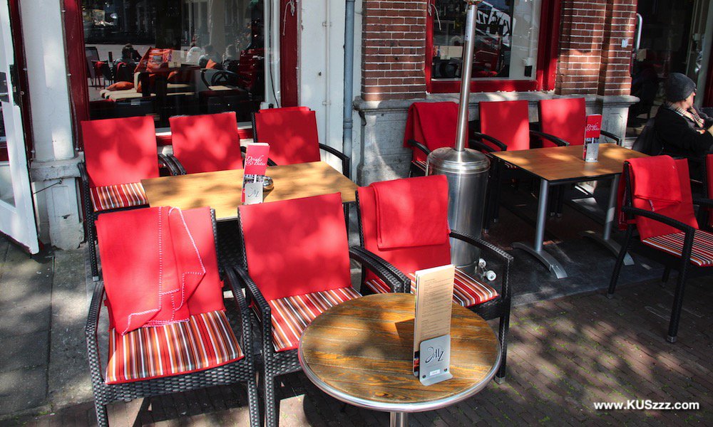 KUSzzz's tweet image. Summer is coming! Dus genieten op de Nederlandse #terrassen zoals bijvoorbeeld in #Deventer op het terras van @Goesting0570 wil je ook #horeca #maatkussens voor je #horecazaak ga dan naar goo.gl/xJ4DLZ