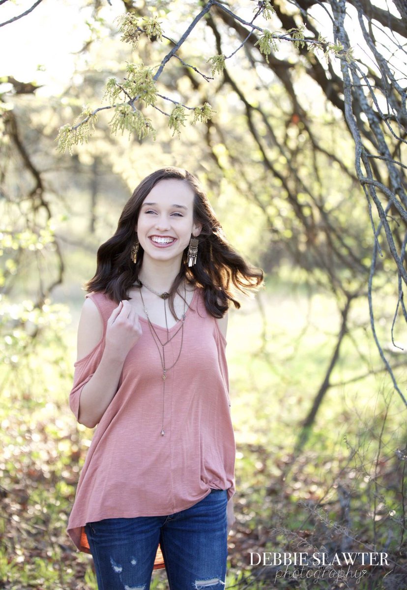 DebbieSPhoto's tweet photo. Senior Portraits of Avery #dallasseniorphotographer #seniorphotographer https://t.co/19Wfc8FuQT