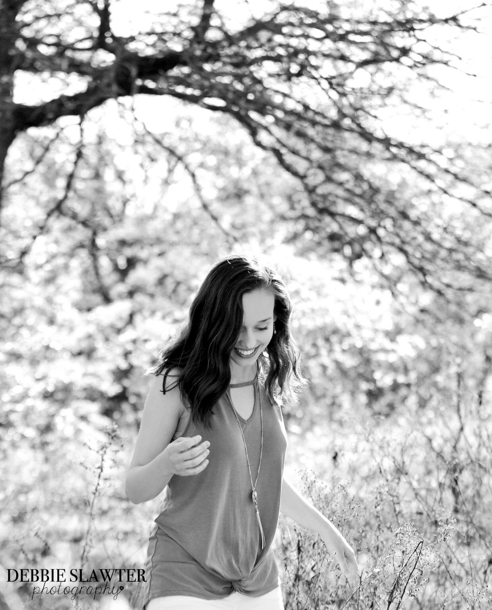 DebbieSPhoto's tweet photo. Senior Portraits of Avery #dallasseniorphotographer #seniorphotographer https://t.co/19Wfc8FuQT
