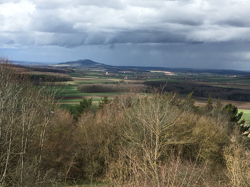 So schön ist es im westlichen Mittelfranken #gnotzheim #schlossspielberg #hesselberg