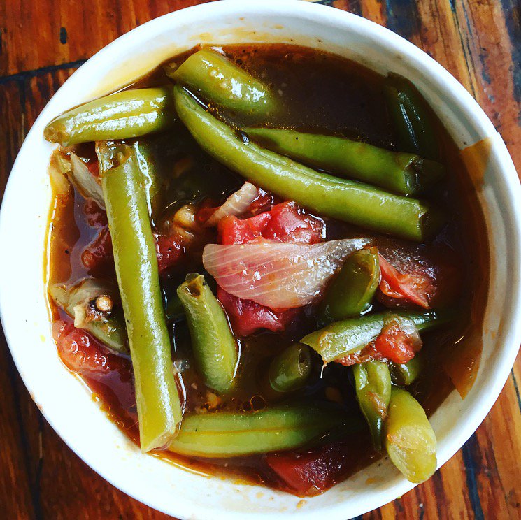 gracemeatthree's tweet photo. Stewed Green Beans with tomatoes, onions and salt pork #meatandthree #amazinggrace #eeeeeats #f52grams #southern https://t.co/AlRIP7Tflf