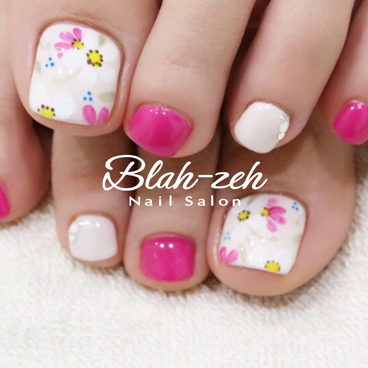 Blah Zeh Nail Salonschool On Twitter 手描きフラワーフットネイル