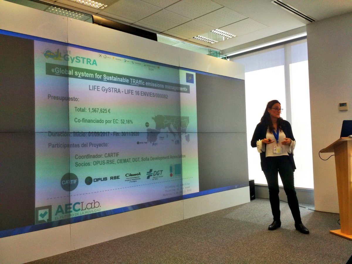 LIFE_GYSTRA's tweet photo. La coordinadora de nuestro proyecto Dolores Hidalgo, de @CARTIFCT, presenta hoy @LIFE_GYSTRA en #AECLab organizado por @aecarretera, y habla sobre las #emisiones del #tráfico. 'El 10% de los #vehículos contributen al 50% de las emisiones' https://t.co/fYYMKO8r5C
