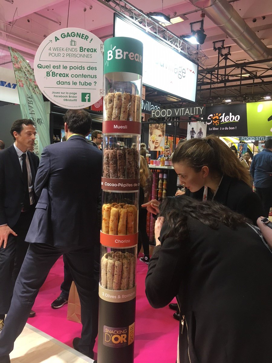 Bridor_FR's tweet photo. [#BBreak] Comme eux, tentez de deviner quel est le poids des B'Break contenus dans ce tube. 🤔
C'est par ici que ça se passe : https://t.co/4YSOL8Edyu https://t.co/xtBwK3BJdT