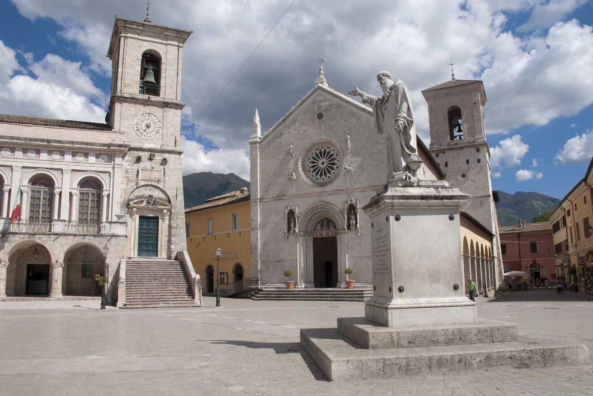 BorghiPiuBelli's tweet photo. Al via domani la XVIII Assemblea Nazionale de I Borghi più belli d'Italia, nella magnifica cornice del borgo di #Norcia. Vi prenderanno parte più di 130 sindaci https://t.co/INEyL70AWX https://t.co/hv0Pzg2TfZ