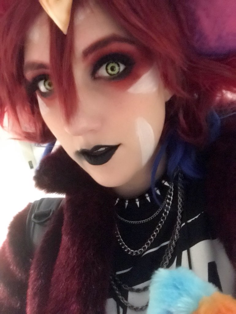 Riotswimbananas's tweet photo. #PAXEast2018 day 1! See you outside Room 102 A&B for the #OwnYourRole Team shop, Cosplay/Creator lounge!
#LeagueOfLegends #gnar #Megagnar #cosplay https://t.co/AhCaRhjMNX