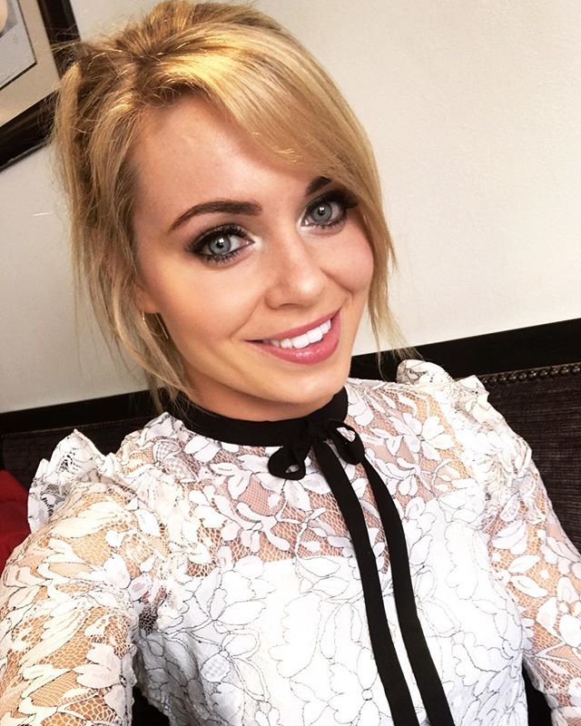 AnnaGCork's tweet photo. When your hair & the rain have an argument, there is only going to be one winner βΊοΈ #workdayfeels https://t.co/AZ5lHaxKcH https://t.co/So0pYlbjL4