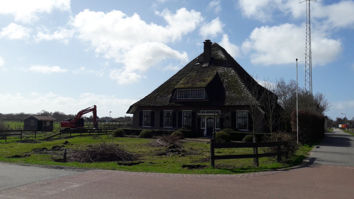 GBHeiloo's tweet photo. Volgens de opzichter zou de stolp 4 april worden gesloopt, volgens #ProvNH die 20 maart sloopmelding heeft gedaan volgende week en volgens #Heiloo is er nu net pas een vergunning aangevraagd. Volgens Gemeentebelangen #Heiloo moet dit cultuurhistorisch erfgoed behouden blijven! https://t.co/BHQEgJGmip