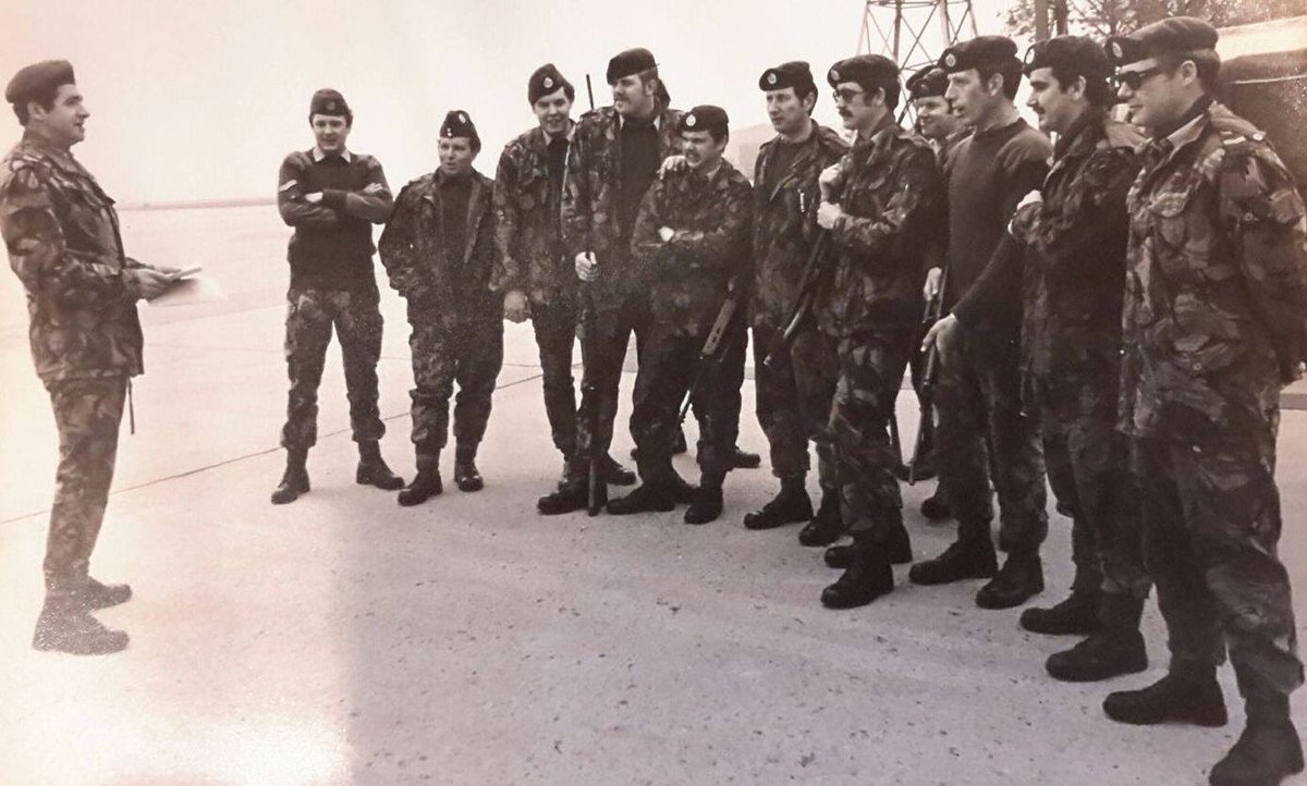 RAFCyberspace's tweet image. #ThrowbackThursday to 1977 &amp;amp; we see a briefing being delivered to members of Tactical Communications Wing @RAFBrizeNorton. TCW is now part of 90 Signals Unit at RAF Leeming where some of our #CyberCommsSpec &amp;amp; #CommsInfraTech are employed at &amp;amp; deploy from.

raf.mod.uk/our-organisati…