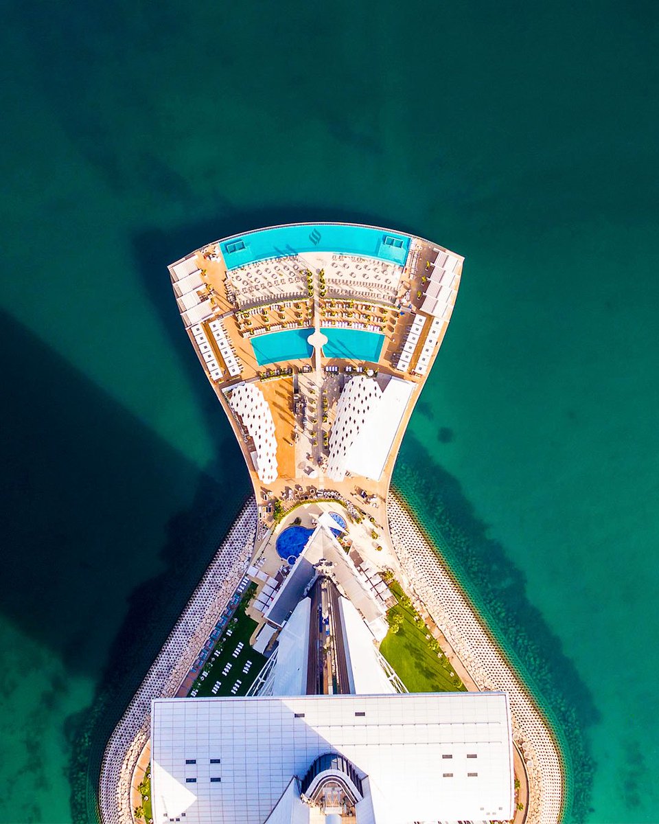 Choosing Esthec not only means choosing a durable and luxurious looking terrace but also choosing green. The Burj Al Arab Jumeirah knows this and the result is spectacular!